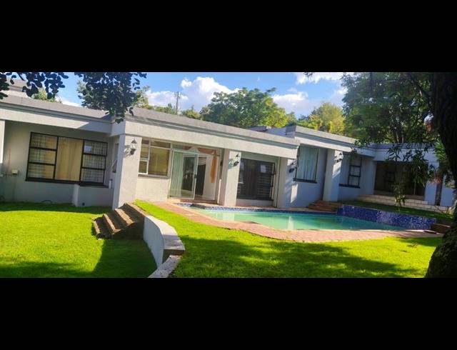 6 BEDROOM HOUSE FOR SALE IN NOORDHEUWEL
